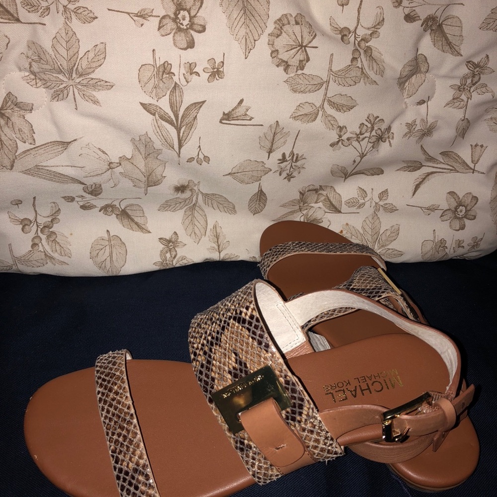 MICHAEL KORS sandals size 6!